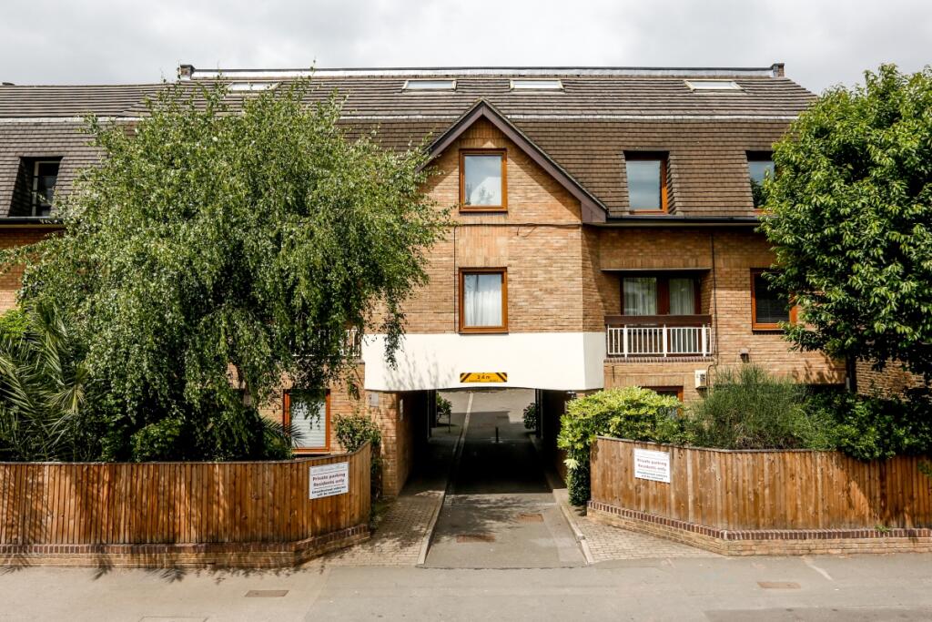 1 bed 1st Floor Flat for rent in Wimbledon. From Hamptons - Wimbledon
