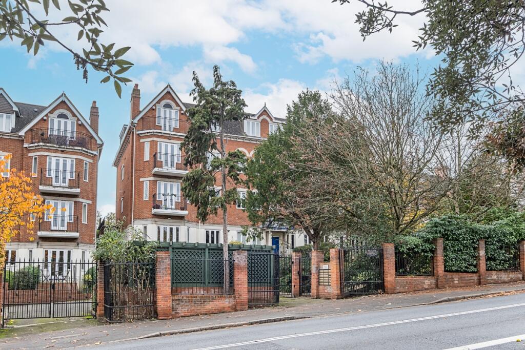 2 bed 1st Floor Flat for rent in Wimbledon. From Hamptons - Wimbledon