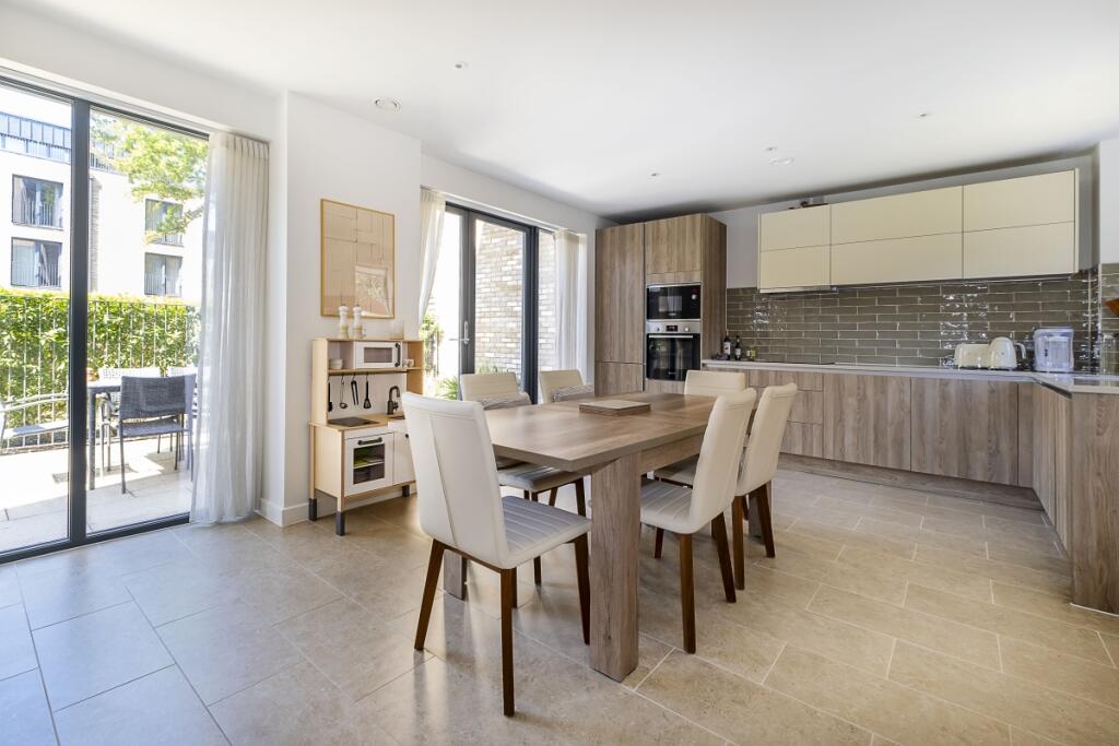 3 bed End of Terrace for rent in Wimbledon. From Hamptons - Wimbledon