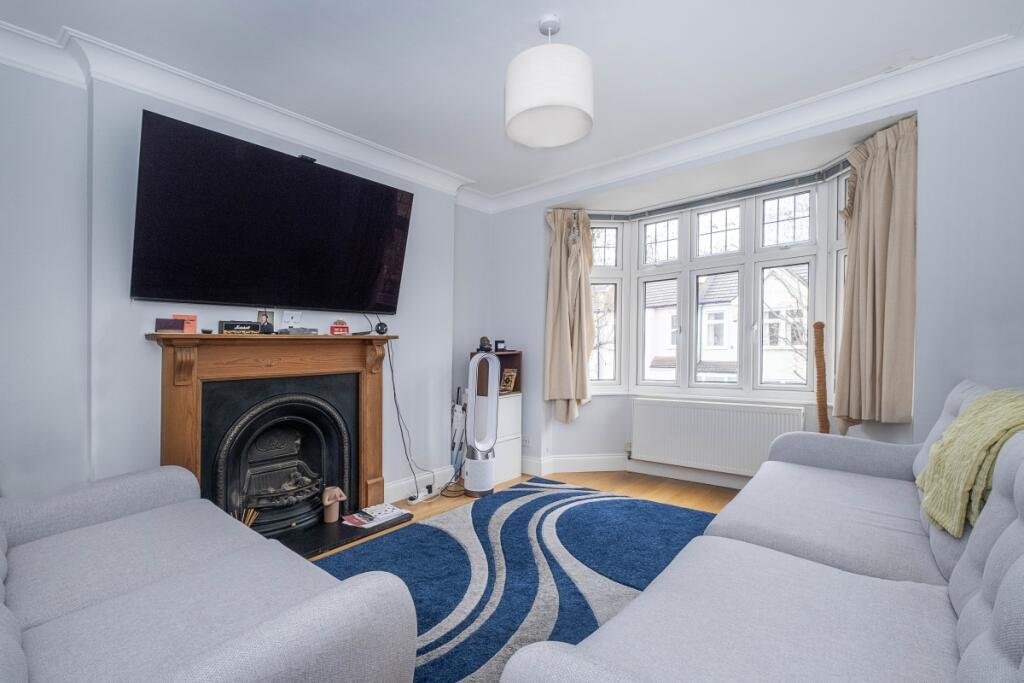 1 bed 1st Floor Flat for rent in New Malden. From Hamptons - Wimbledon 1 bed 1st Floor Flat for rent in New Malden. From Hamptons - Wimbledon