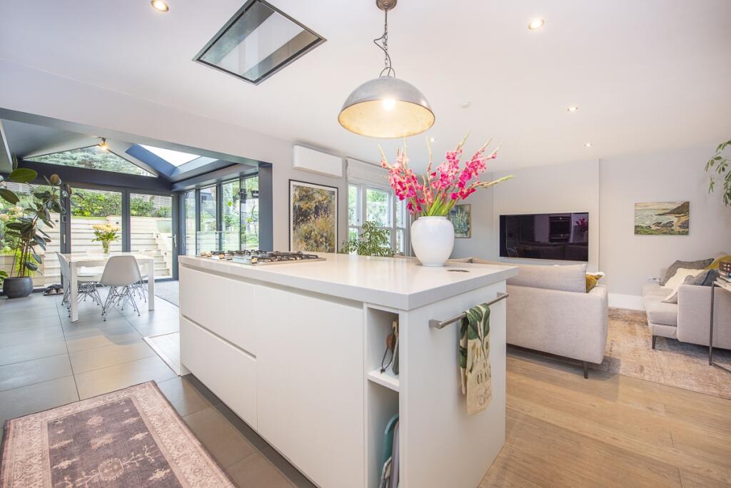 6 bed Semi Detached for rent in Wimbledon. From Hamptons - Wimbledon 6 bed Semi Detached for rent in Wimbledon. From Hamptons - Wimbledon