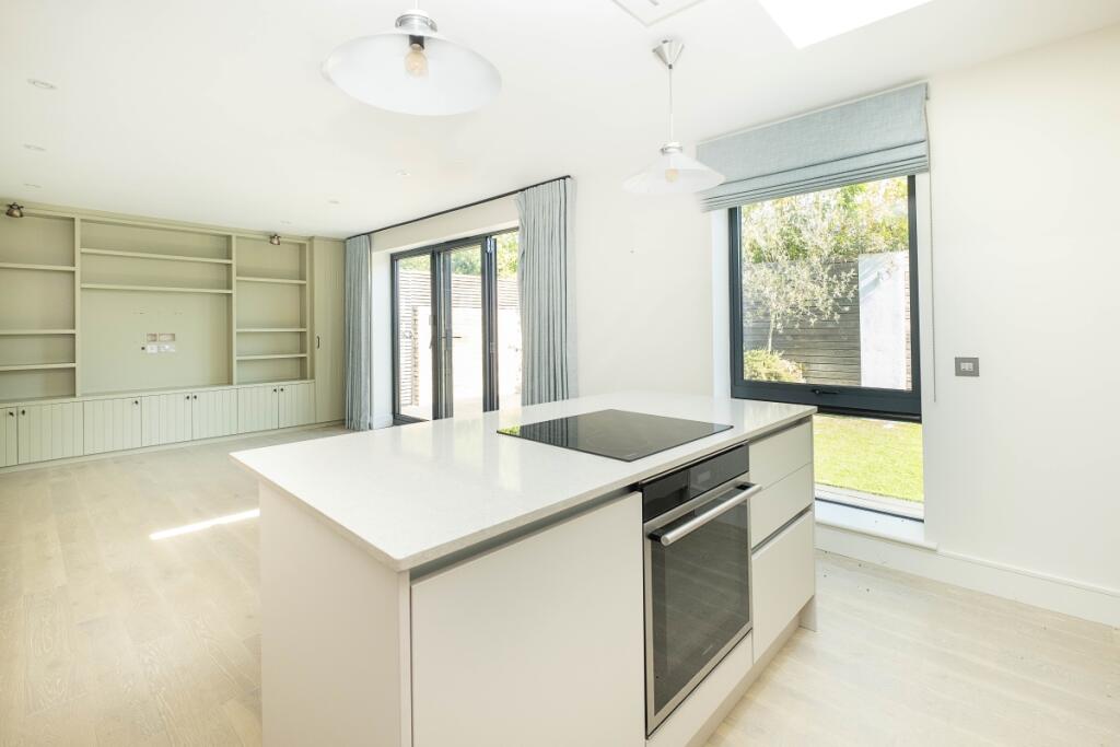 2 bed 1st Floor Flat for rent in Wimbledon. From Hamptons - Wimbledon