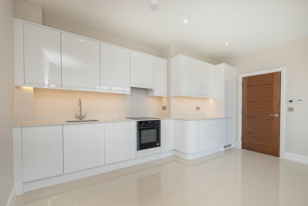 1 bed 1st Floor Flat for rent in Wimbledon. From Hamptons - Wimbledon