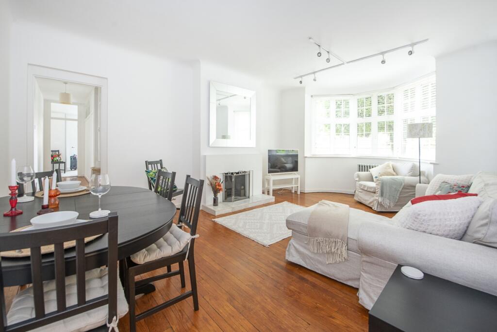 3 bed 1st Floor Flat for rent in Wimbledon. From Hamptons - Wimbledon