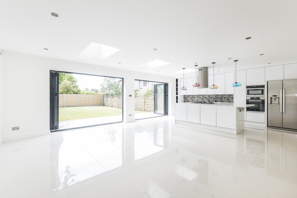 5 bed Semi Detached for rent in New Malden. From Hamptons - Wimbledon 5 bed Semi Detached for rent in New Malden. From Hamptons - Wimbledon