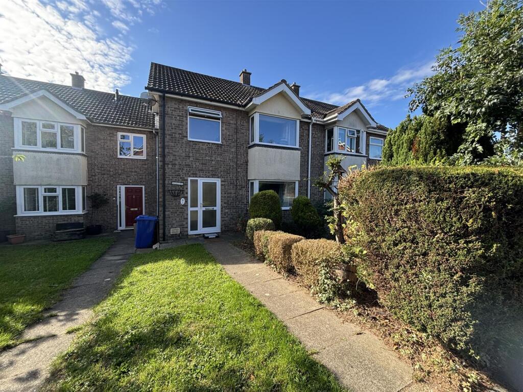 3 bed Mid Terraced House for rent in Cleethorpes. From BMH - Cleethorpes