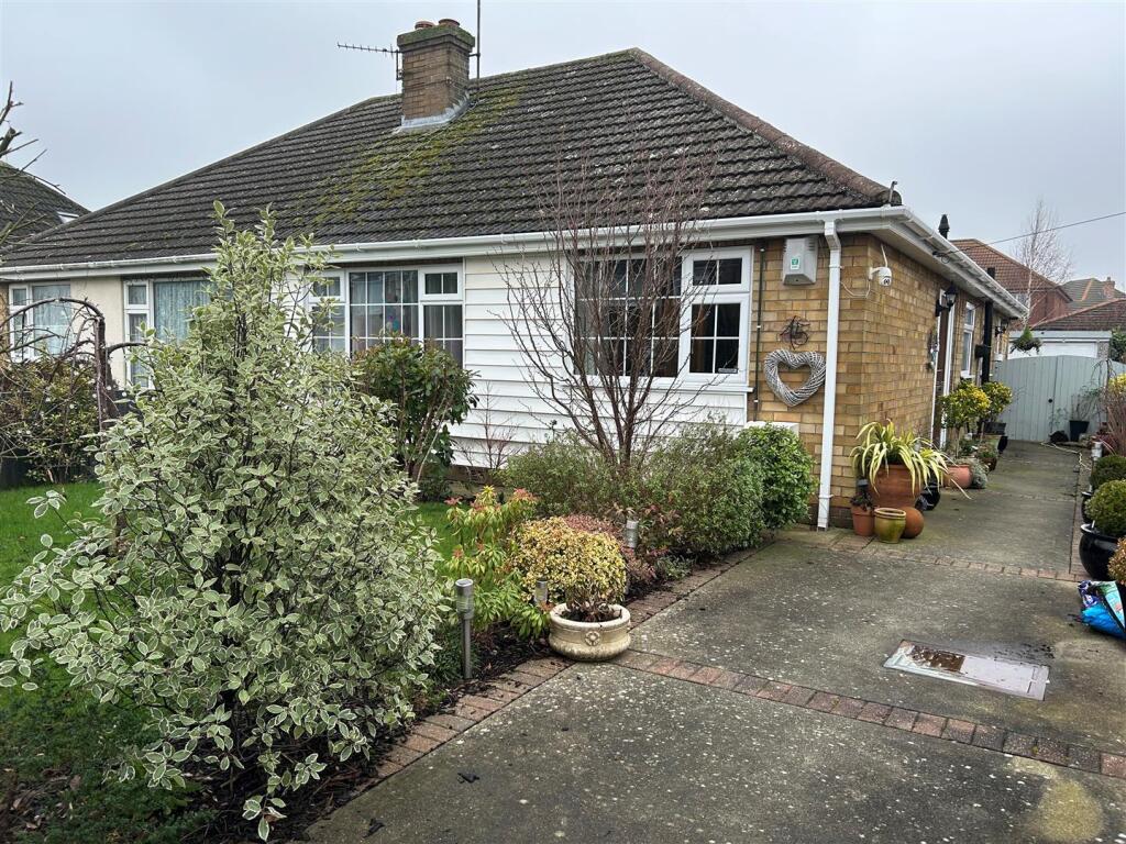 2 bed Semi-detached bungalow for rent in Grimsby. From BMH - Cleethorpes 2 bed Semi-detached bungalow for rent in Grimsby. From BMH - Cleethorpes