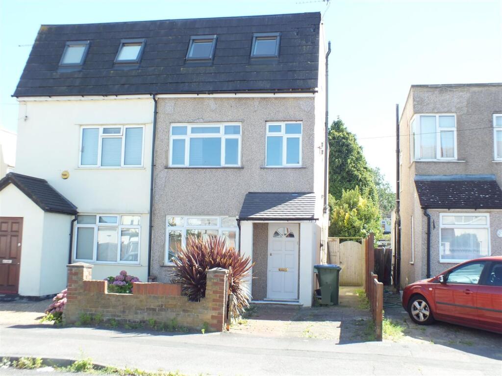 3 bed Detached for rent in West Molesey. From Harmes Turner Brown - East Molesey