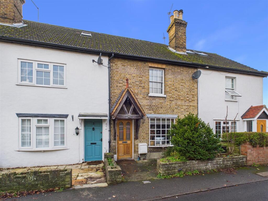 2 bed Detached for rent in West Molesey. From Harmes Turner Brown - East Molesey