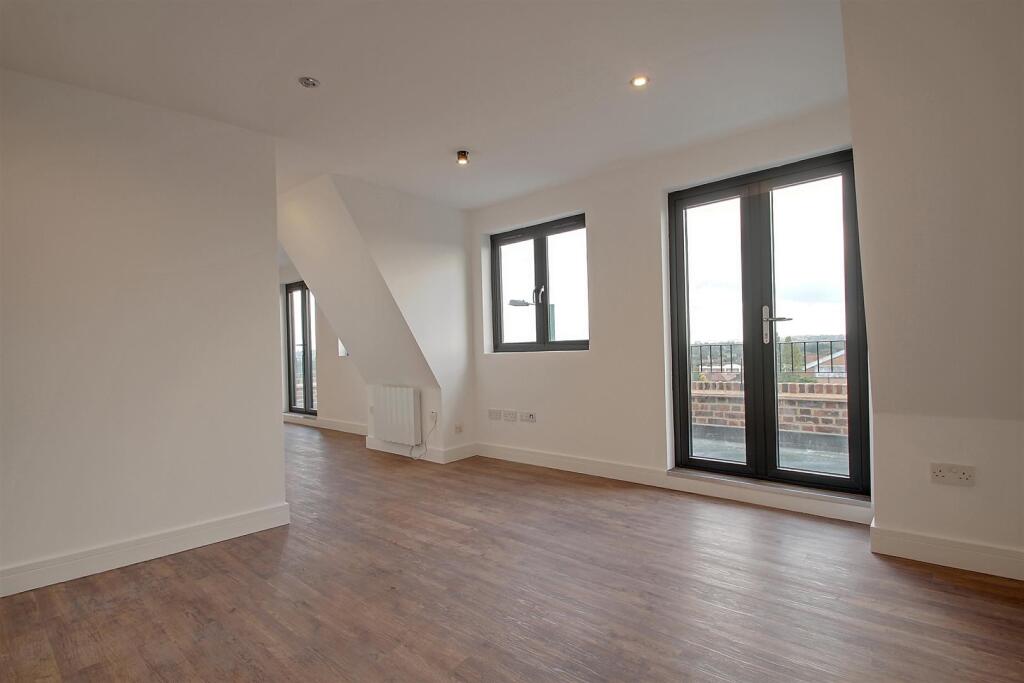 2 bed 1st Floor Flat for rent in Greenford. From Harris and Company