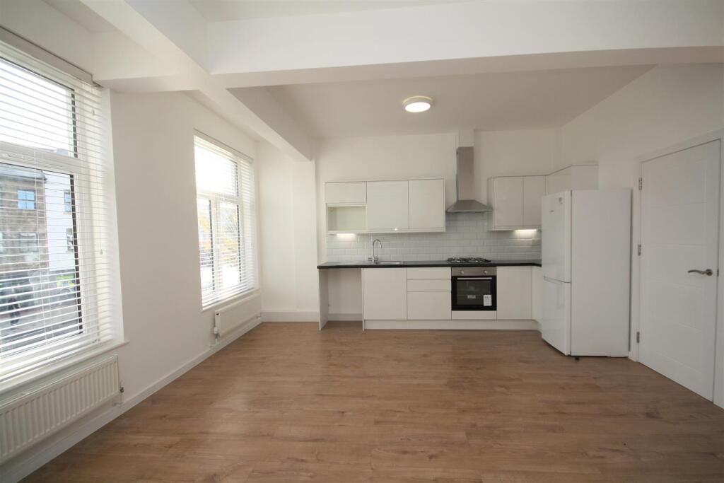 2 bed 1st Floor Flat for rent in Cheshunt. From Harris and Company 2 bed 1st Floor Flat for rent in Cheshunt. From Harris and Company