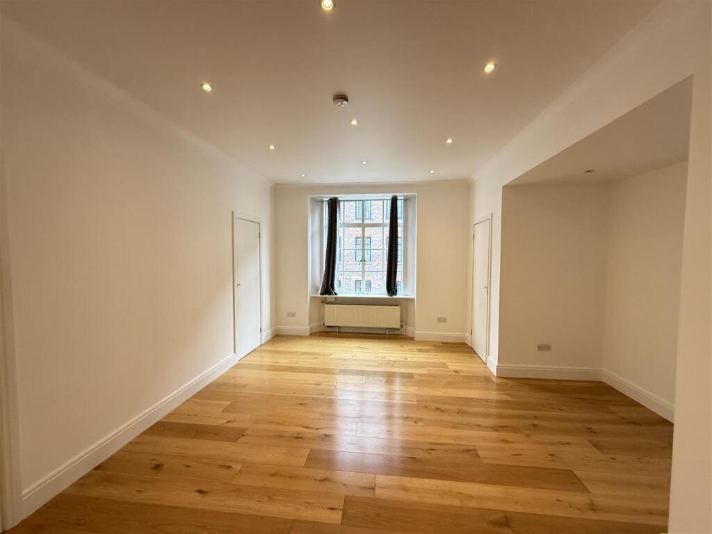4 bed 1st Floor Flat for rent in Camden Town. From Harris and Company