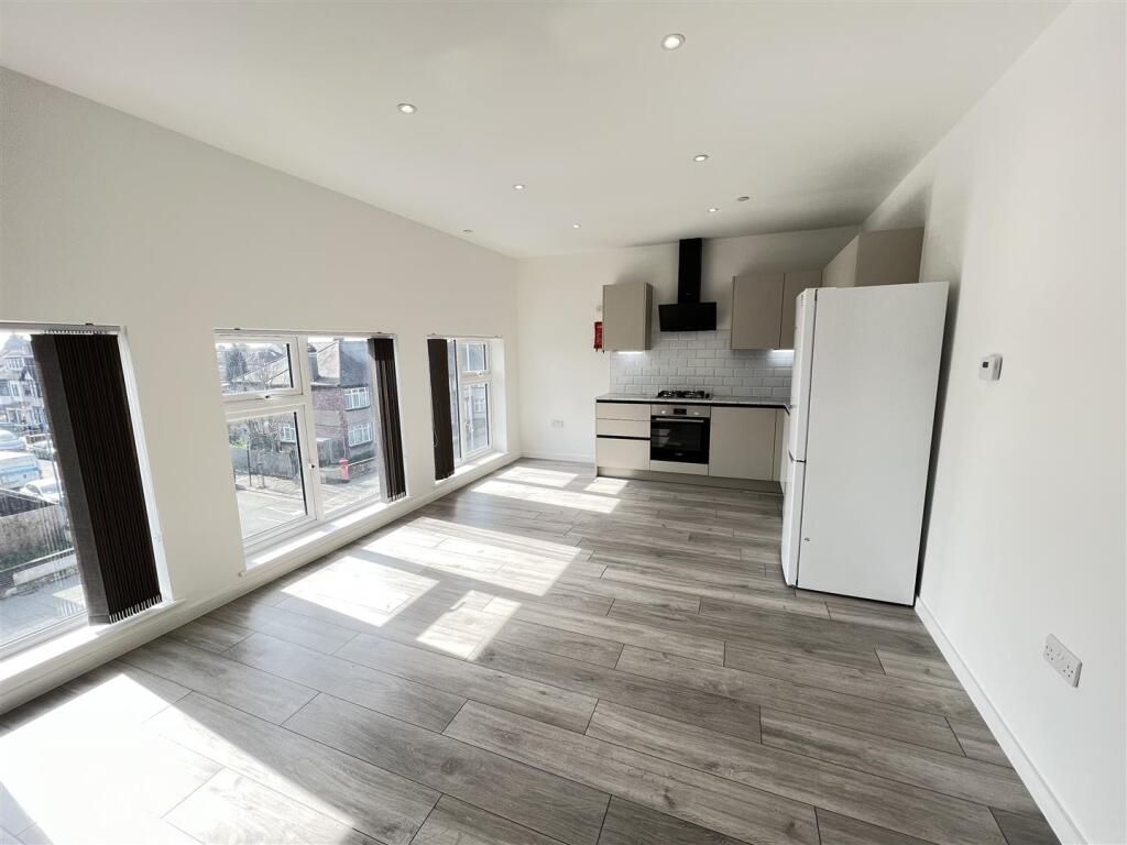 1 bed 1st Floor Flat for rent in Ilford. From Harris and Company