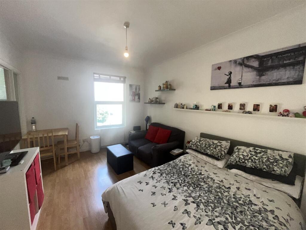 4 bed Studio for rent in Hampstead. From Harris and Company