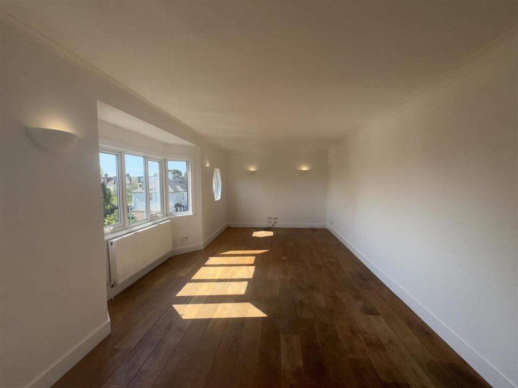 3 bed 1st Floor Flat for rent in Willesden. From Harris and Company