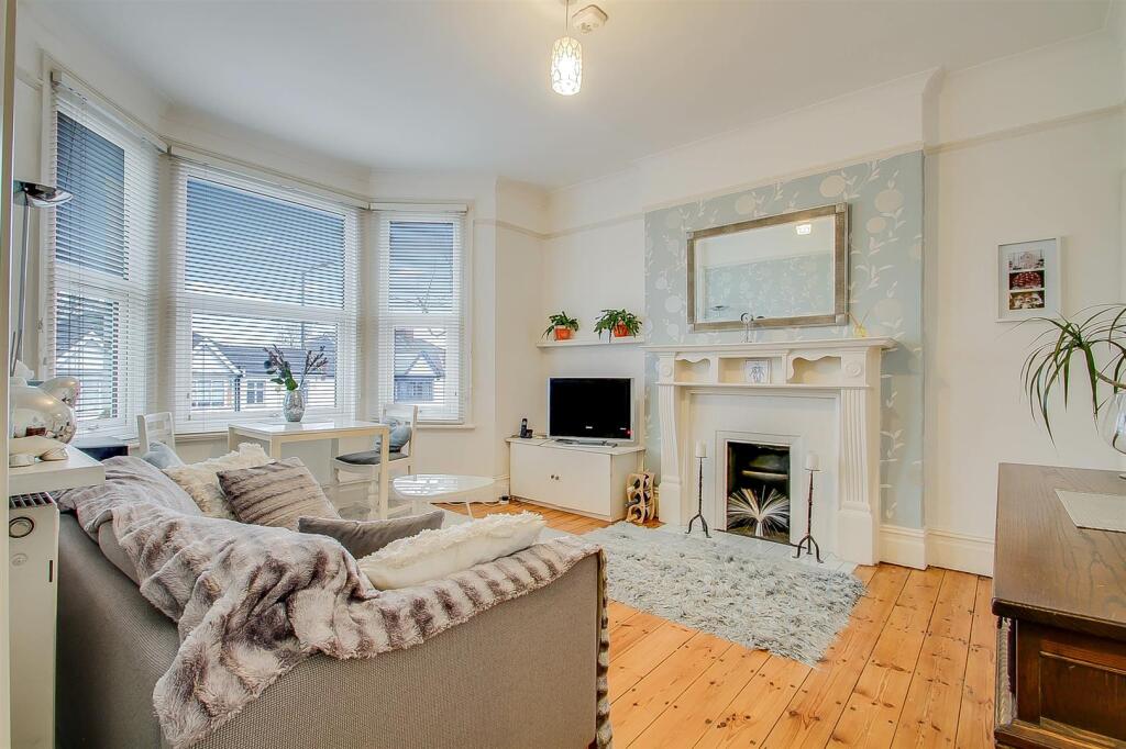 1 bed 1st Floor Flat for rent in Willesden. From Harris and Company