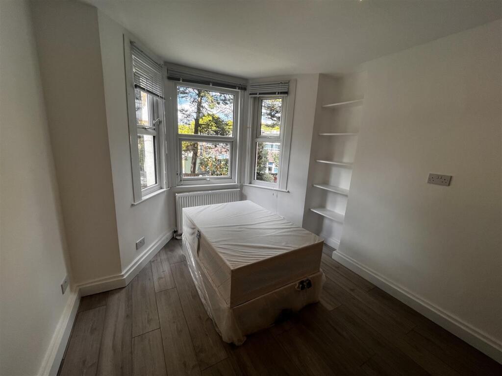 4 bed Studio for rent in Willesden. From Harris and Company 4 bed Studio for rent in Willesden. From Harris and Company