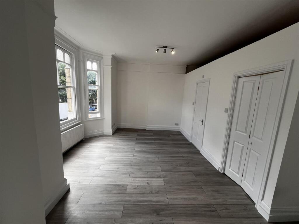 4 bed Studio for rent in Willesden. From Harris and Company 4 bed Studio for rent in Willesden. From Harris and Company