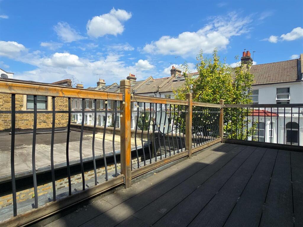 3 bed 1st Floor Flat for rent in Willesden. From Harris and Company