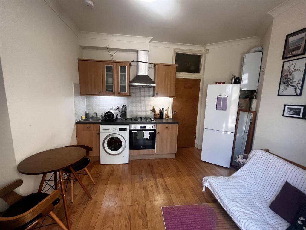 1 bed 1st Floor Flat for rent in Willesden. From Harris and Company 1 bed 1st Floor Flat for rent in Willesden. From Harris and Company