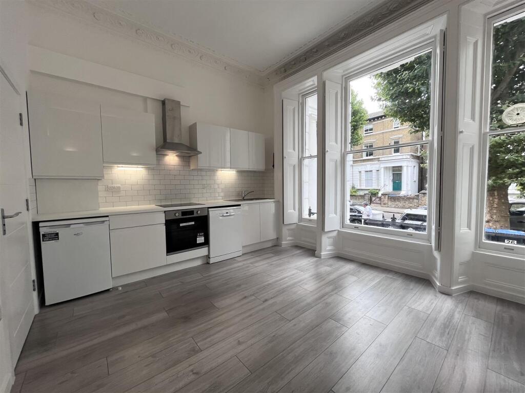 4 bed 1st Floor Flat for rent in Hampstead. From Harris and Company 4 bed 1st Floor Flat for rent in Hampstead. From Harris and Company