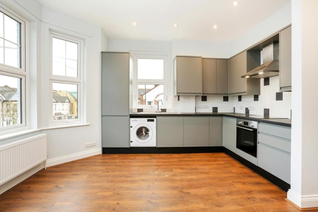 3 bed 1st Floor Flat for rent in Willesden. From Harris and Company
