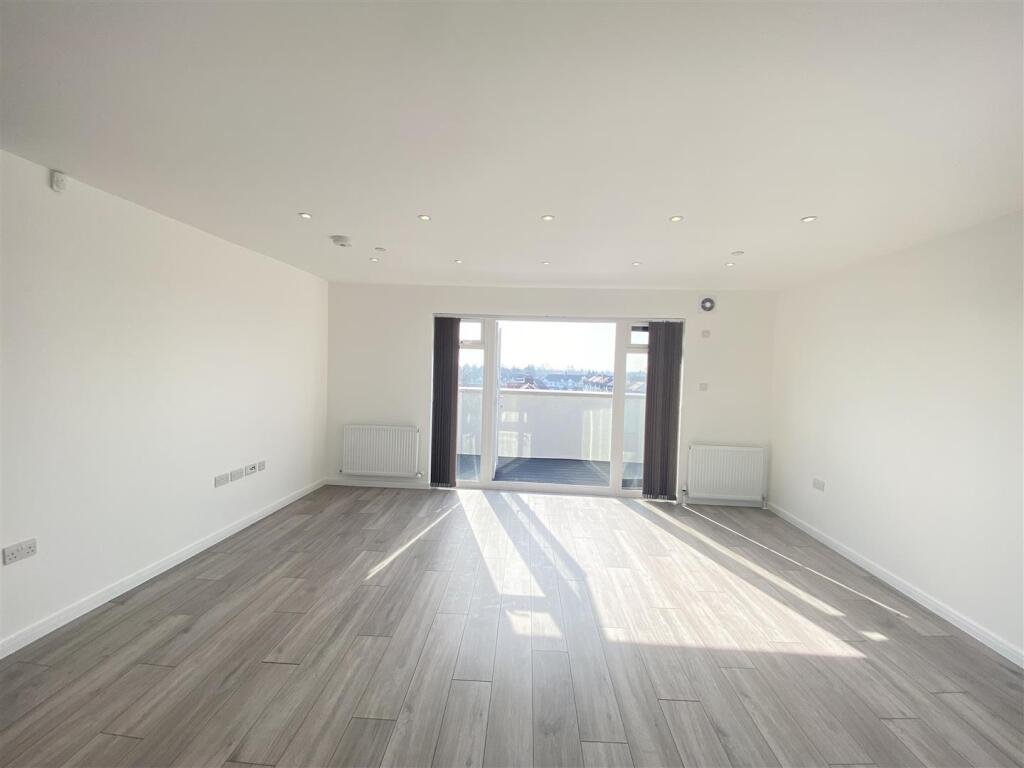 2 bed 1st Floor Flat for rent in Ilford. From Harris and Company 2 bed 1st Floor Flat for rent in Ilford. From Harris and Company