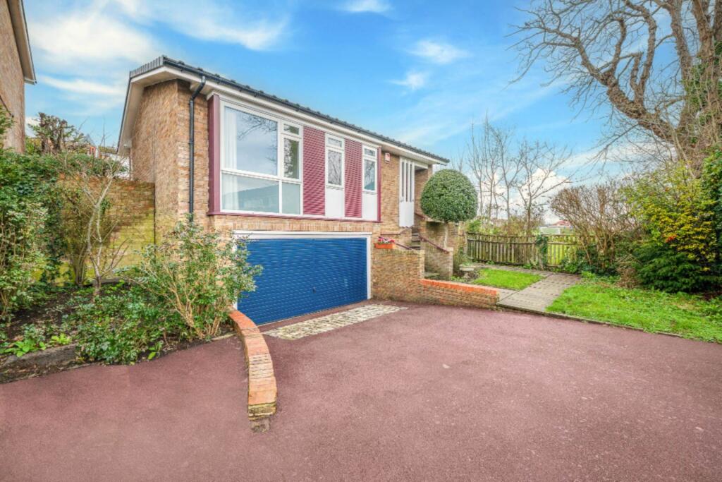 3 bed Bungalow for rent in Streatham. From Harvey & Wheeler - Dulwich Village 3 bed Bungalow for rent in Streatham. From Harvey & Wheeler - Dulwich Village
