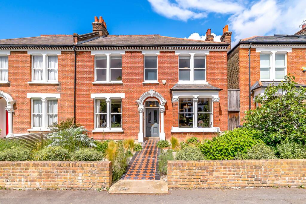 4 bed Semi Detached for rent in Streatham. From Harvey & Wheeler - Dulwich Village