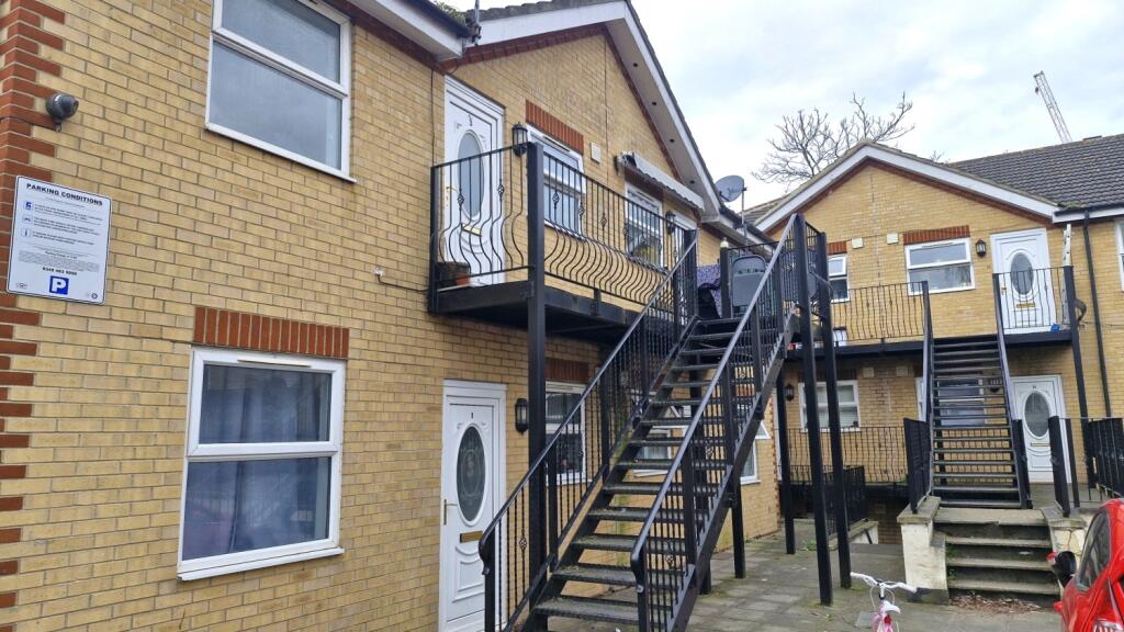 2 bed 1st Floor Flat for rent in Woolwich. From hi-residential - South East London