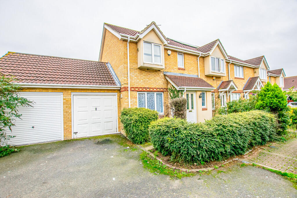 3 bed End of Terrace for rent in London. From hi-residential - South East London