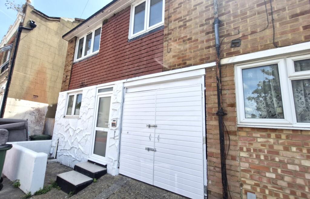 3 bed Detached for rent in Woolwich. From hi-residential - South East London 3 bed Detached for rent in Woolwich. From hi-residential - South East London