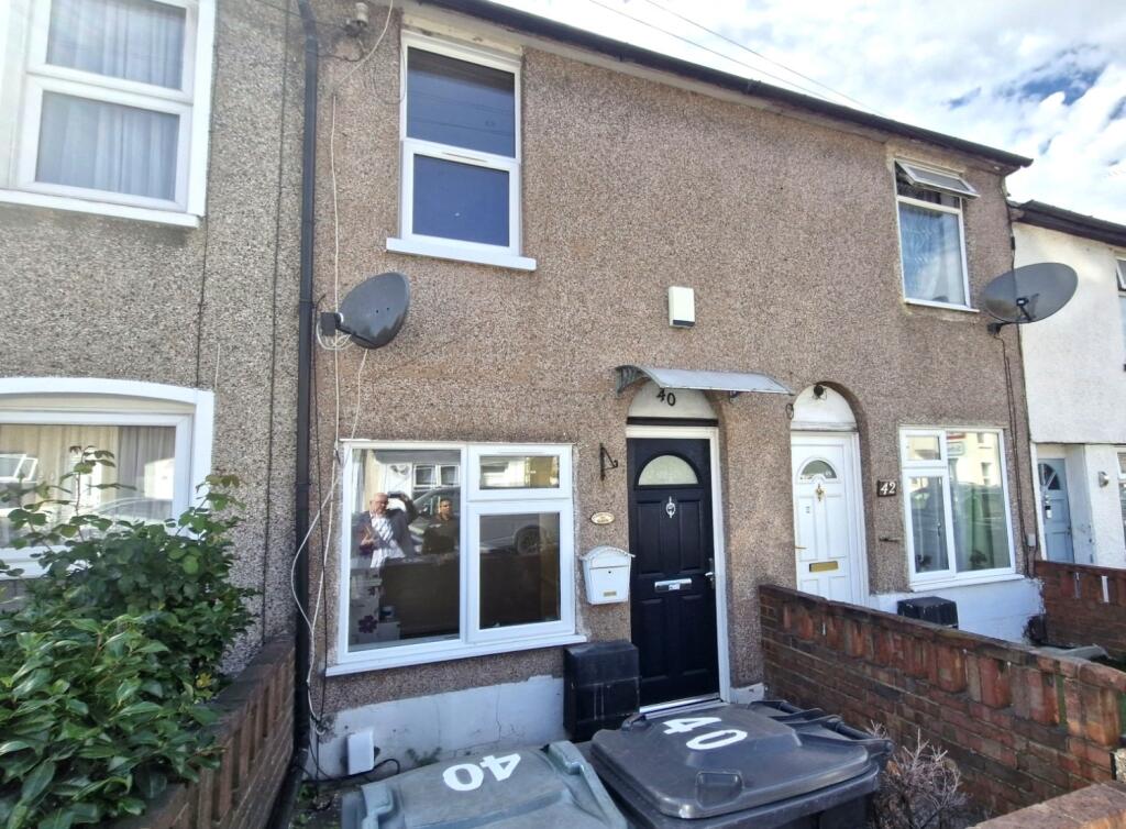 2 bed Mid Terraced House for rent in Crayford. From hi-residential - South East London 2 bed Mid Terraced House for rent in Crayford. From hi-residential - South East London