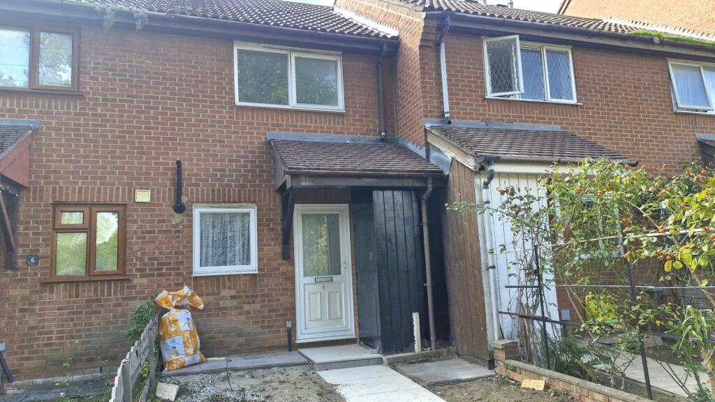 2 bed Mid Terraced House for rent in London. From hi-residential - South East London