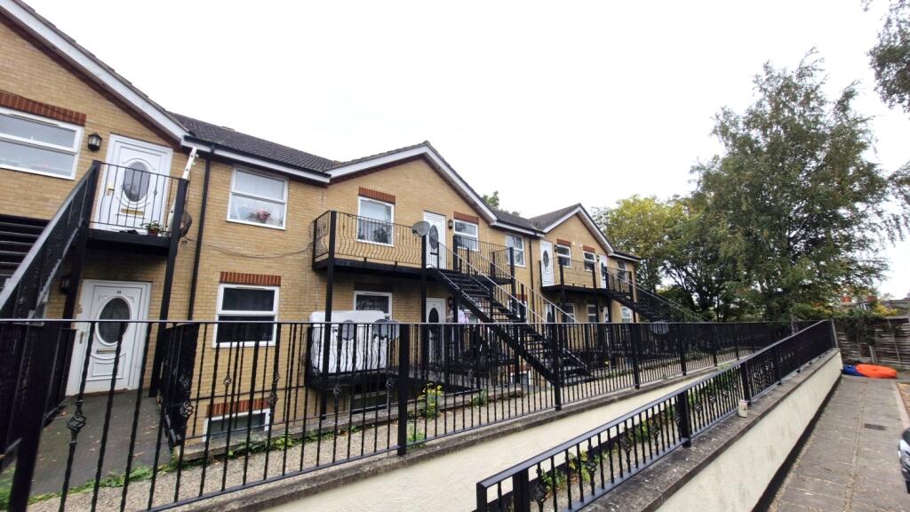 2 bed 1st Floor Flat for rent in London. From hi-residential - South East London 2 bed 1st Floor Flat for rent in London. From hi-residential - South East London