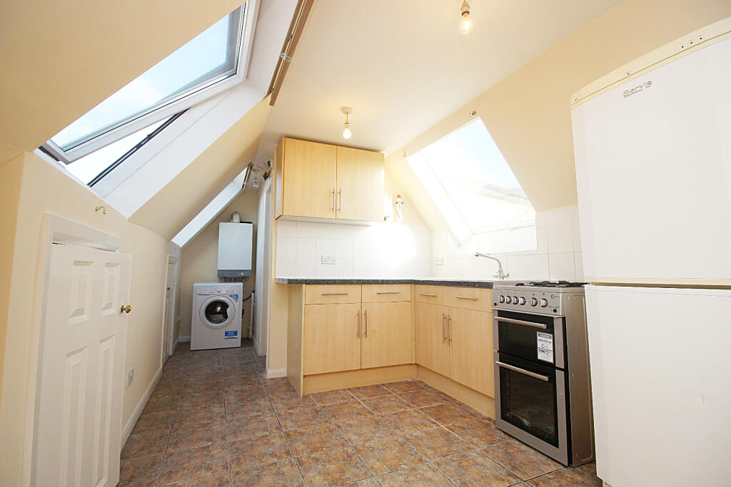 1 bed 1st Floor Flat for rent in Wanstead. From Holdens Property Services - Ilford