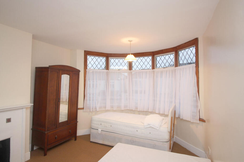 4 bed Mid Terraced House for rent in Barking. From Holdens Property Services - Ilford