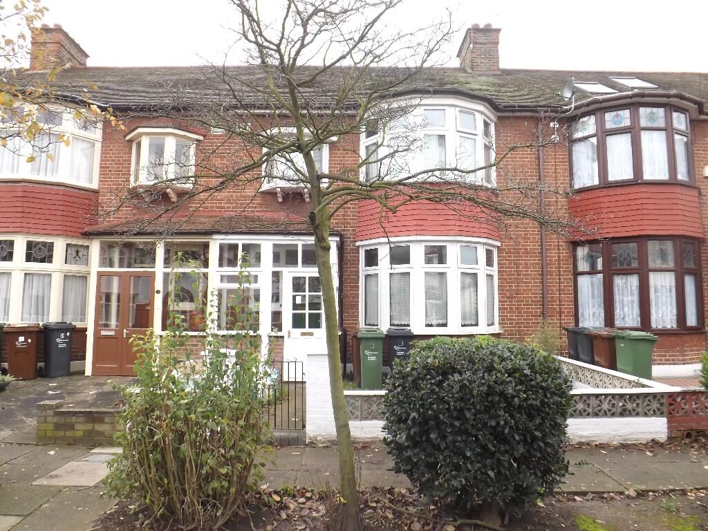 4 bed Mid Terraced House for rent in Barking. From Holdens Property Services - Ilford