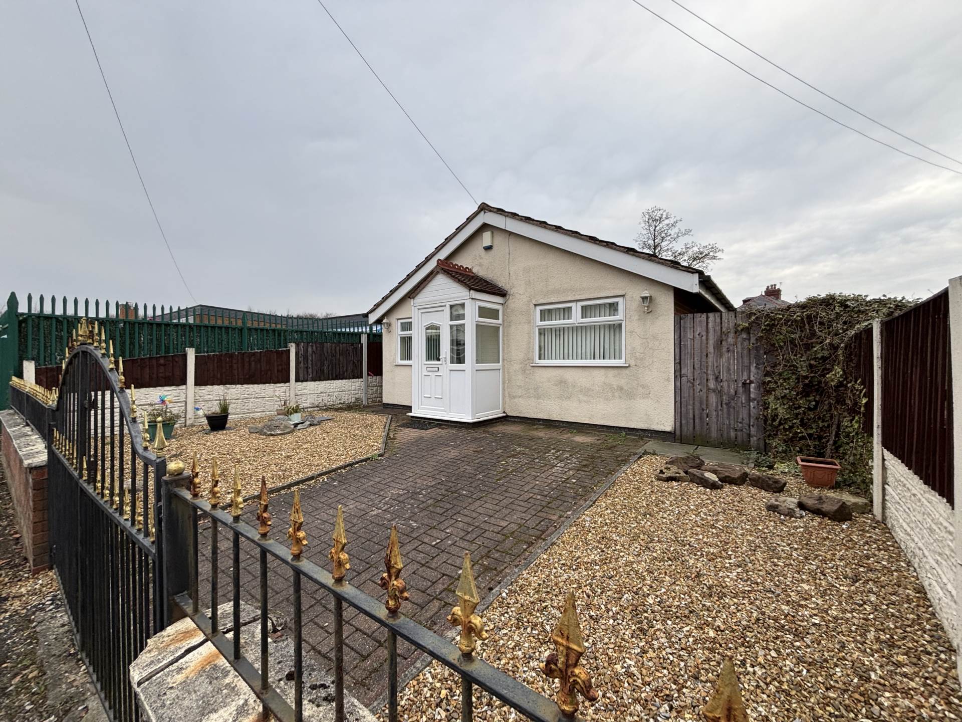 2 bed Detached bungalow for rent in Prescot. From Home Estate Agents Ltd - Tameside