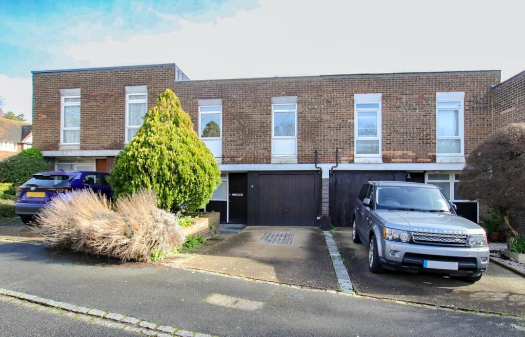 4 bed Mid Terraced House for rent in Croydon. From Homecare Estates - Wallington