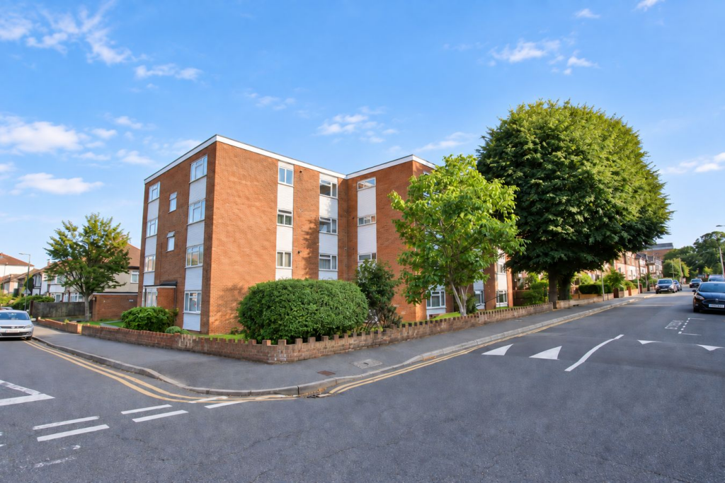 1 bed 1st Floor Flat for rent in Wallington. From Homecare Estates - Wallington