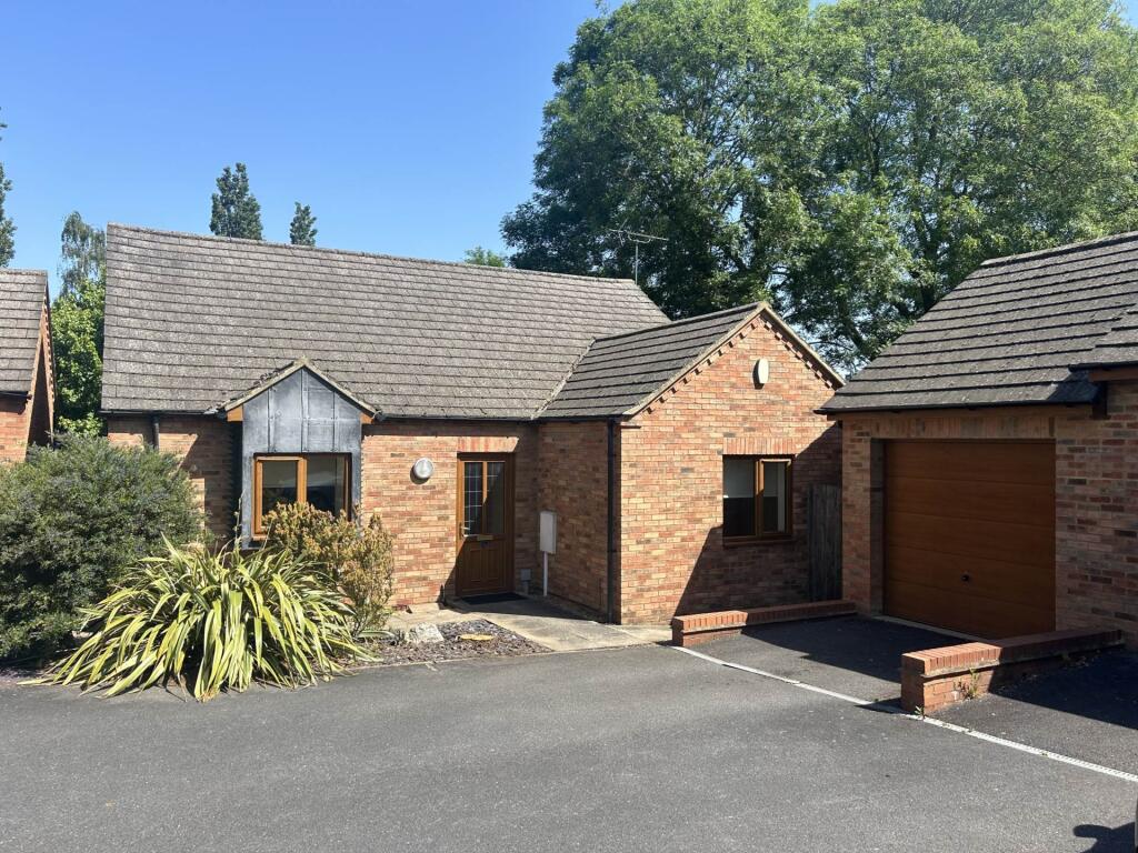 2 bed Bungalow for rent in Collingtree. From Homes on Web Ltd - Newport Pagnell