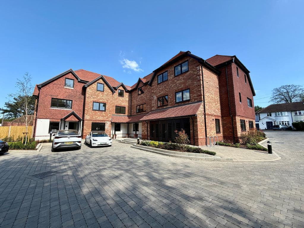 2 bed 1st Floor Flat for rent in Warlingham. From Hubbard Torlot - Sanderstead
