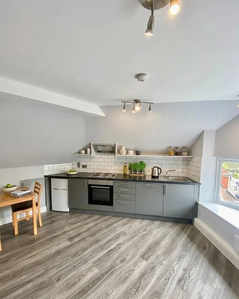 1 bed 1st Floor Flat for rent in Purley. From Hubbard Torlot - Sanderstead