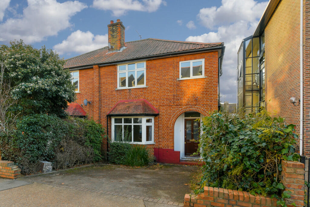 3 bed Semi-Detached House for rent in Surbiton. From Humphrey and Brand Residential - Surbiton