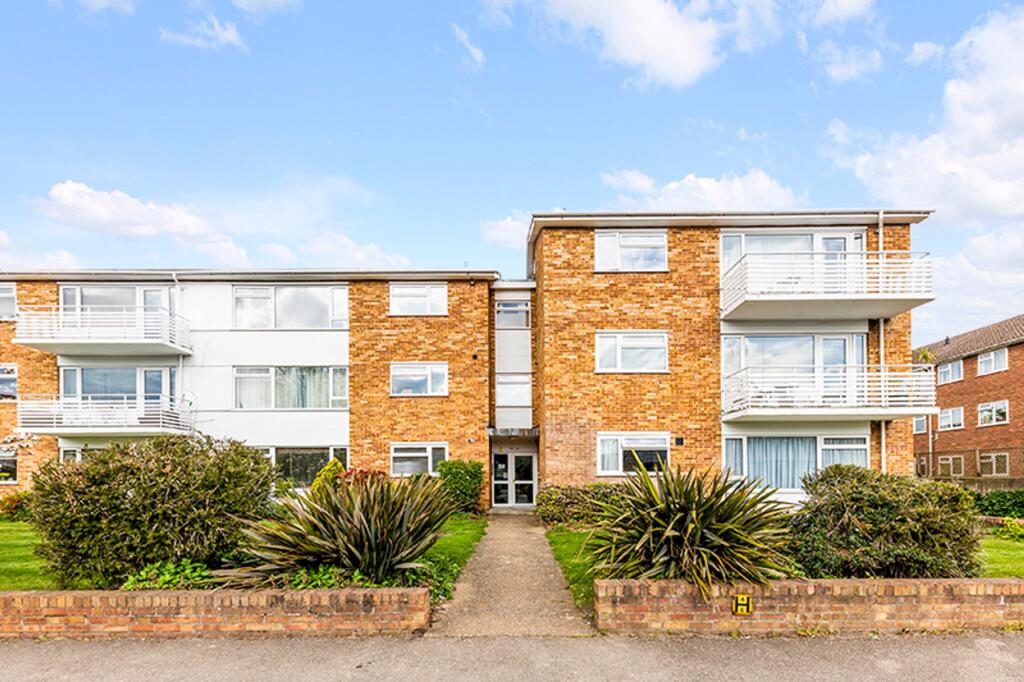 2 bed 1st Floor Flat for rent in Kingston upon Thames. From Humphrey and Brand Residential - Surbiton