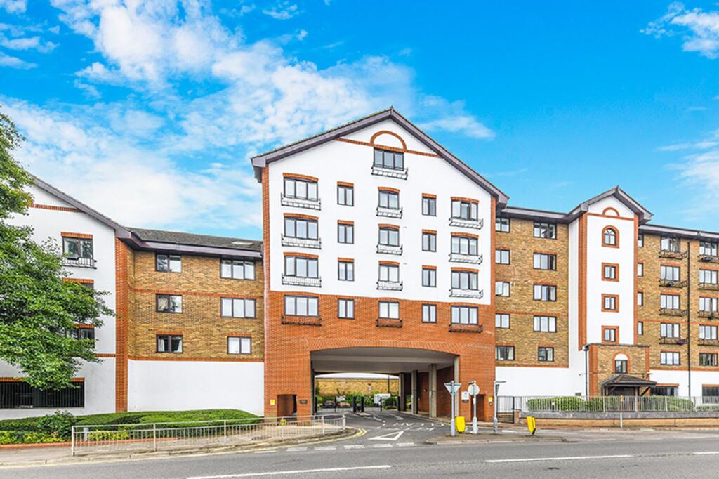 2 bed 1st Floor Flat for rent in Kingston upon Thames. From Humphrey and Brand Residential - Surbiton
