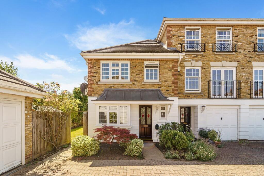3 bed Semi Detached for rent in Kingston upon Thames. From Humphrey and Brand Residential - Surbiton 3 bed Semi Detached for rent in Kingston upon Thames. From Humphrey and Brand Residential - Surbiton