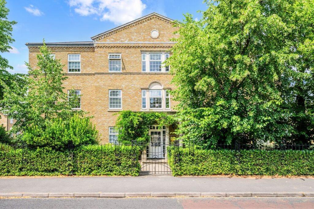1 bed 1st Floor Flat for rent in Long Ditton. From Humphrey and Brand Residential - Surbiton