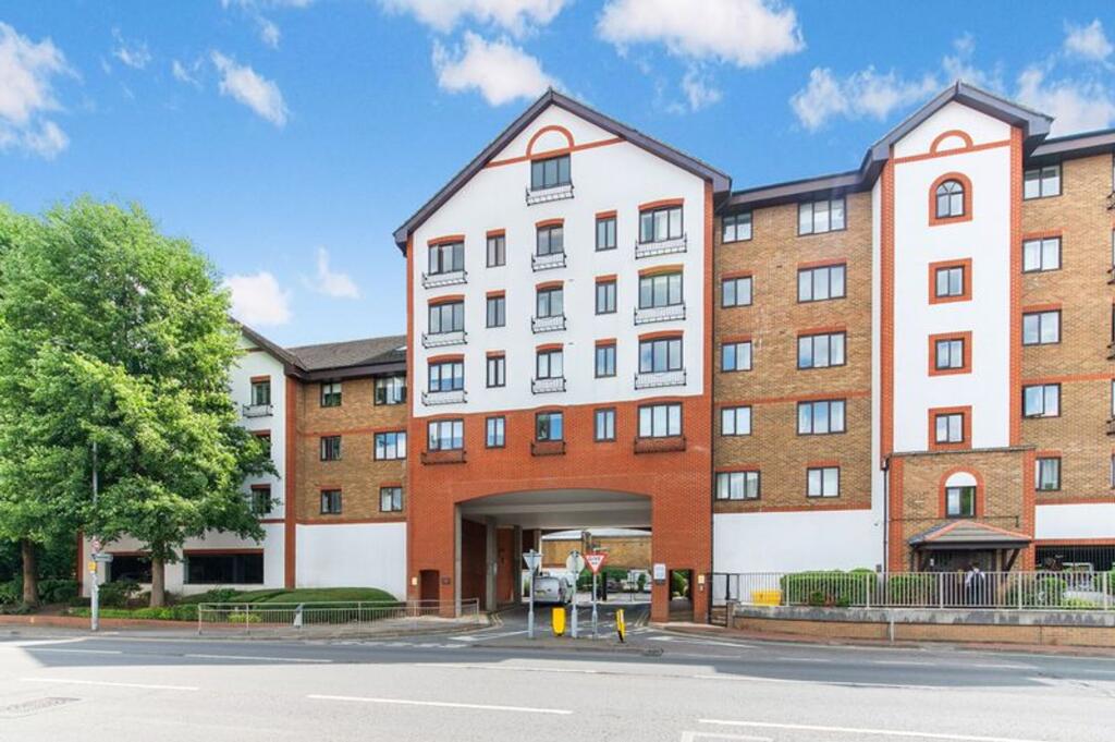 1 bed 1st Floor Flat for rent in Kingston upon Thames. From Humphrey and Brand Residential - Surbiton